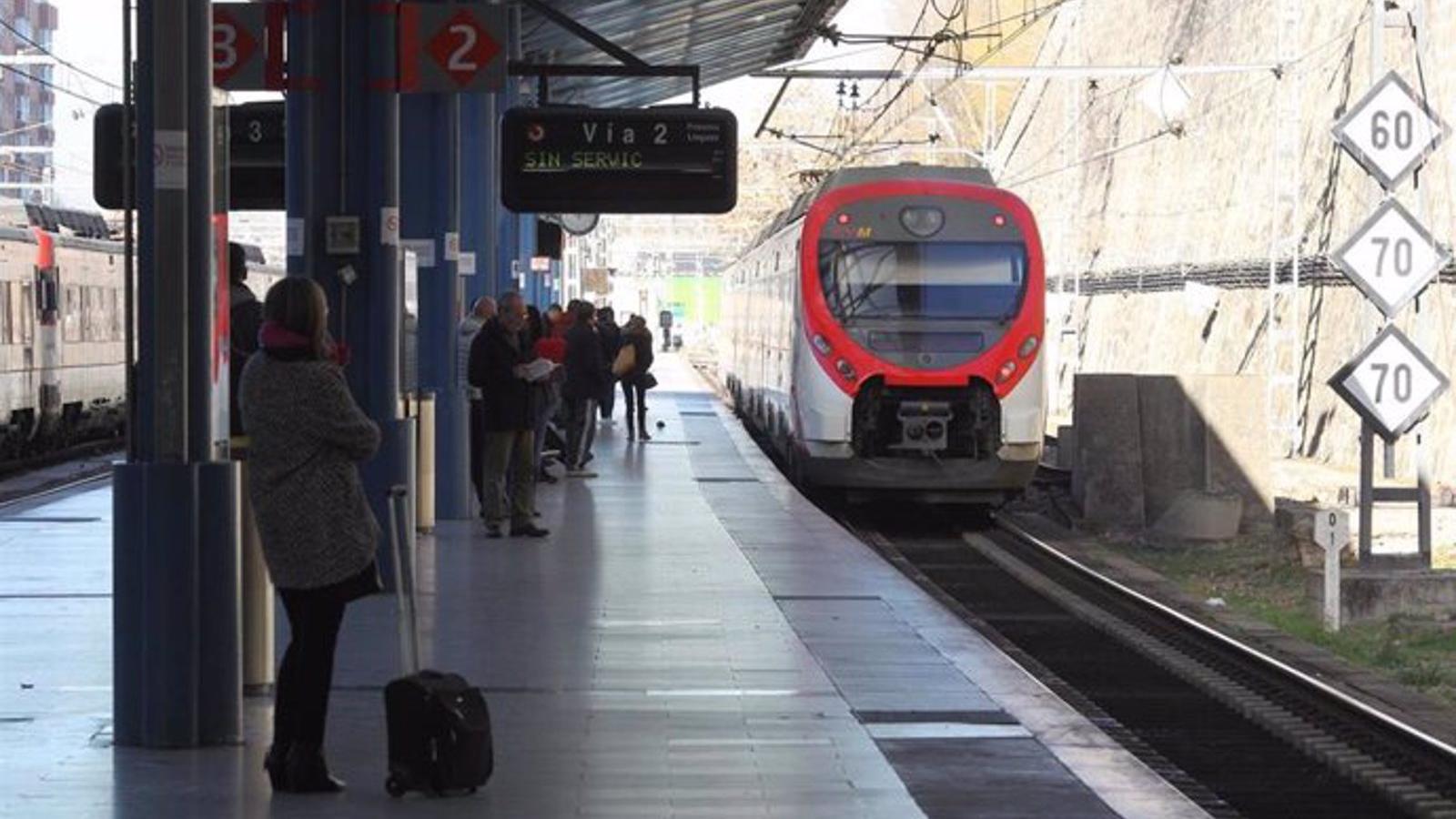 Alquilar piso a 30 minutos en tren del centro de Madrid sale un 56% más barato
