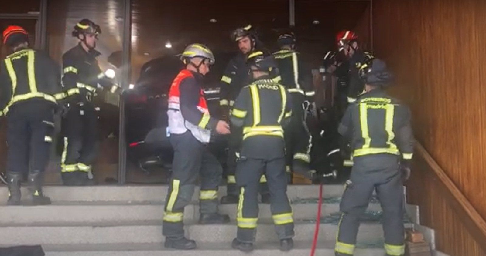 Un vehículo se estrella en un edificio del distrito de Salamanca