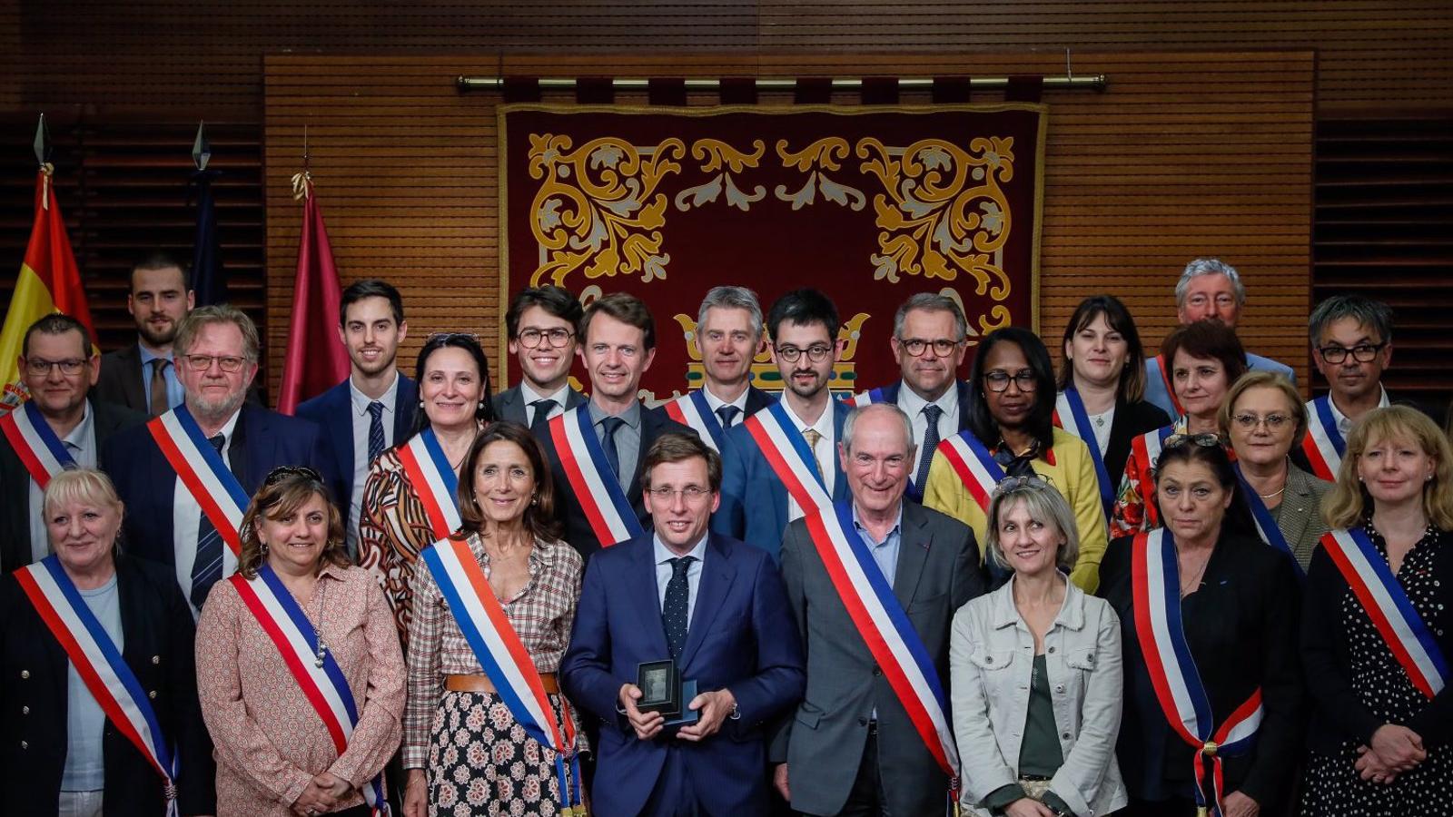 Martínez-Almeida recibe a 20 alcaldes franceses en Madrid
