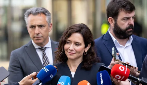 ayuso-mensajes-koldo-armengol-a-mi-llama-carino-asesor