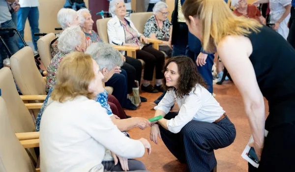 ayuso-lanza-plan-residencias-centros-dia-8-000-plazas