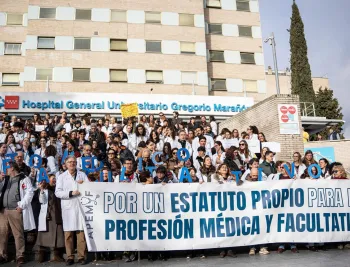 medicos-madrilenos-claman-frente-gregorio-maranon-la