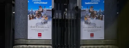comunidad-engalana-fachadas-sedes-institucionales-lonas