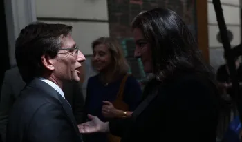almeida-contesta-la-prioridad-gobiernos-estables-firma-vox