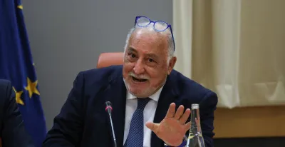pere-navarro-dgt-que-salga-verano-v16-guantera-de