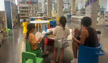 bibliotecas-convierten-refugio-frente-calor-ninos-personas