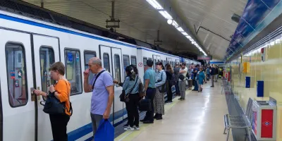 usuarios-lanzan-termo-madrid-denunciar-calor-vagones-linea-1