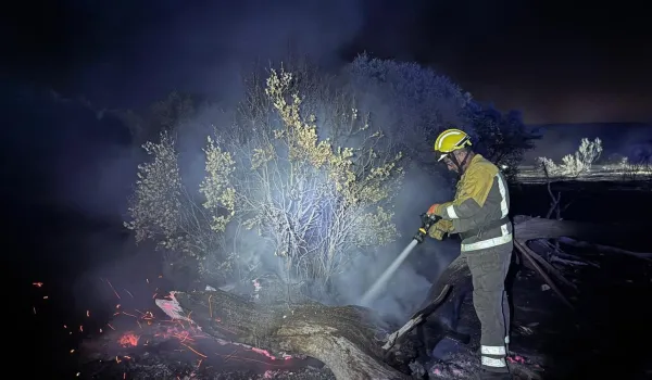 incendio-declarado-aldea-fresno-estabiliza-baja-situacion