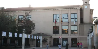 velilla-san-antonio-ayuntamiento-exposicion-informacion