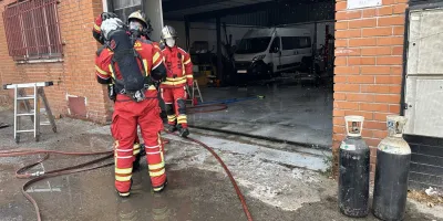 dotaciones-bomberos-extinguen-incendio-nave-industrial-collado