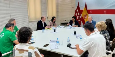 comunidad-inicia-negociacion-sindicatos-implantacion-carrera