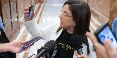 armengol-expulsa-hemiciclo-diputada-pp-mostrar-bote-gas-pimienta