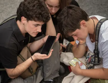 censo-incluye-3-2-millones-menores-25-anos-segmento-vox