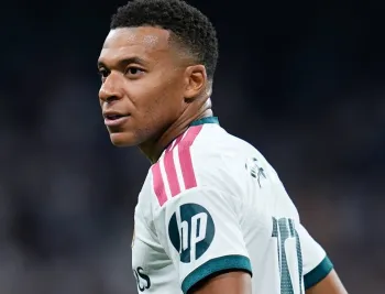 el-madrid-conquista-el-camp-nou-con-un-doblete-de-mbappe