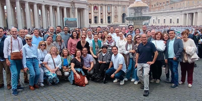 El Papa León XIV saluda a peregrinos de Torrelodones en su primer Regina caeli