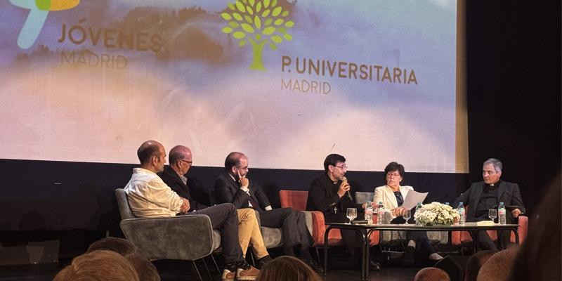 El cardenal Cobo aborda los retos de la IA en la educación en un encuentro universitario en Madrid