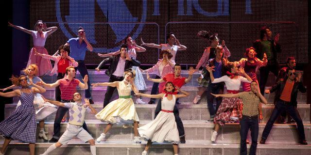 El clásico ‘Grease’ y el concierto ‘Por ellas’, planes de ocio del fin de semana
