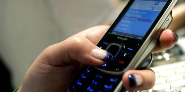 Una aplicación permite borrar SMS y chats en el móvil receptor