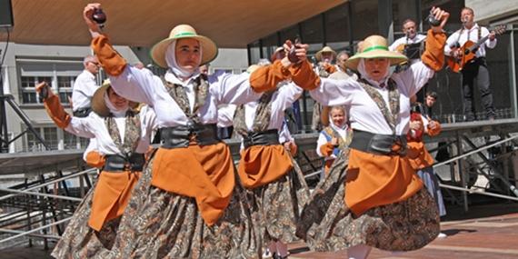 Alcorcón organiza clases gratuitas a sus vecinos para aprender su Jota tradicional