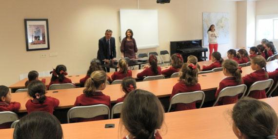 El colegio Alegra de Majadahonda recibe la visita del alcalde y la concejal de educación