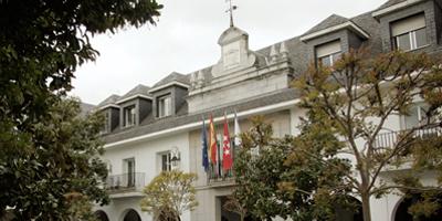 Izquierda Unida de Majadahonda convocó una concentración contra la reforma laboral y por la huelga general