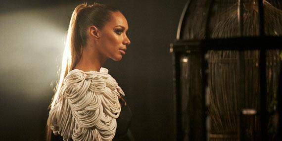 Leona Lewis se atreve con nuevo videoclip para el tema ‘LoveBird’