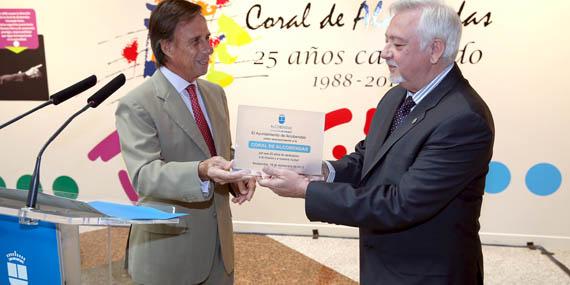 La Coral de Alcobendas expone en el Patio de Encuentros del Ayuntamiento sus 25 años de trayectoria