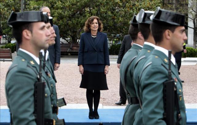 130515 alcaldesa izado bandera