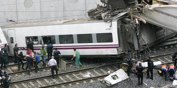 80 muertos y 140 heridos tras descarrilar un tren en Santiago de Compostela