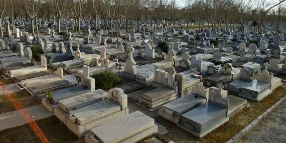 El Ayuntamiento aumenta un 70% la flota de autobuses a los cementerios