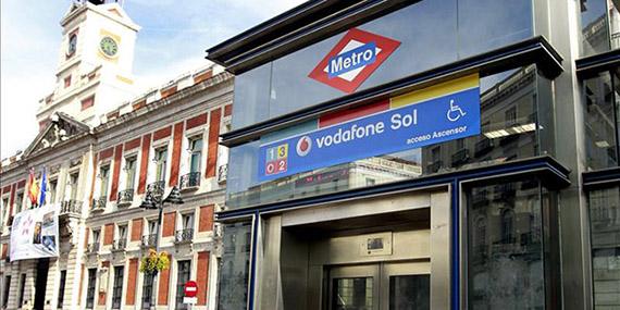 Aumenta el número de viajeros en los autobuses urbanos pero desciende en el Metro