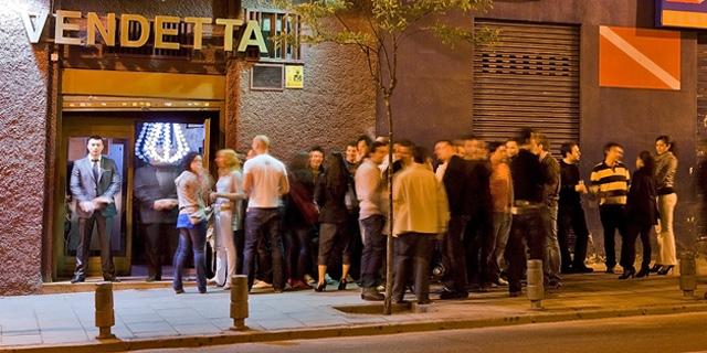 Desalojadas tres discotecas de la capital por duplicar el aforo