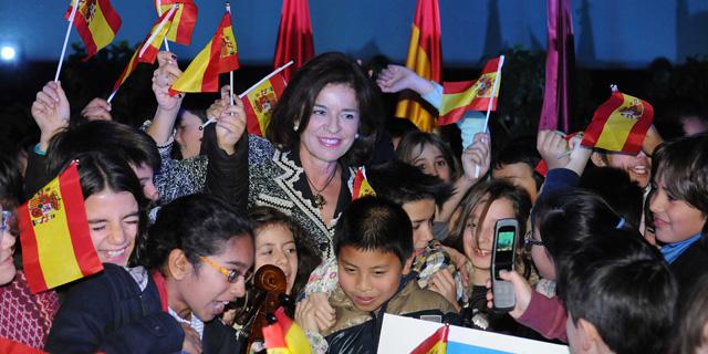 Botella explica a los escolares los valores de la Constitución