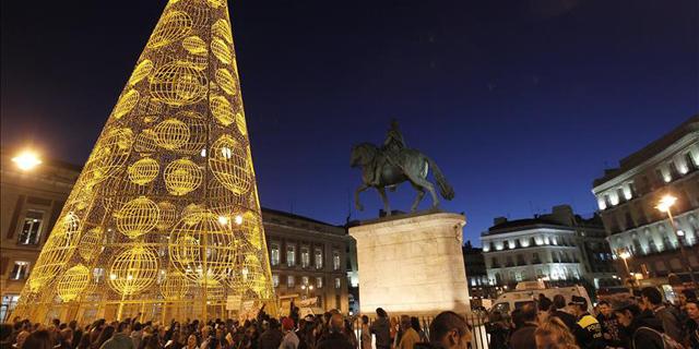 El Teléfono de la Esperanza de Madrid suena más en Navidad