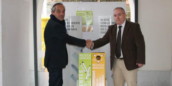 Sevilla la Nueva cuenta con un contenedor de reciclaje de lámparas