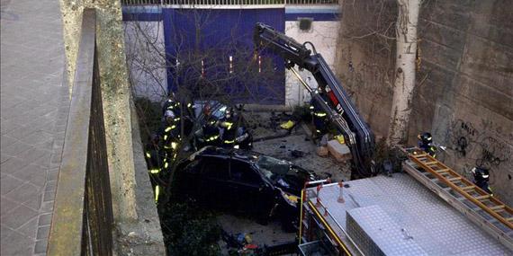 130302 coche despenado garaje