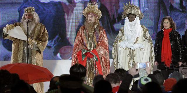 Los Reyes Magos riegan Madrid de regalos