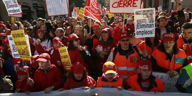 Los trabajadores de Coca-Cola marchan de Fuenlabrada a Sol en protesta por el ERE