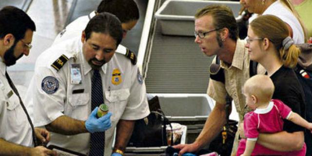 Los aeropuertos españoles relajan las restricciones en el transporte de líquidos