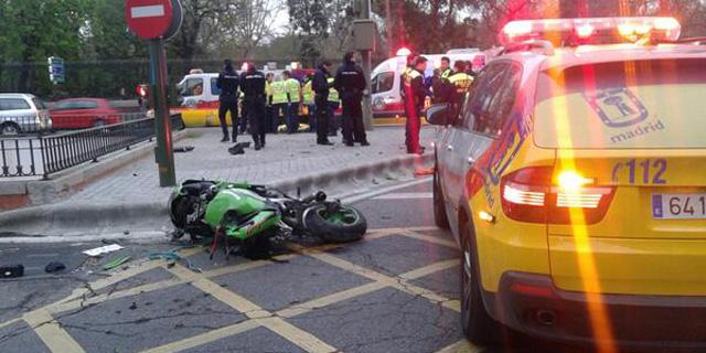 Muere un motorista de 35 años en una caída en la calle Velázquez