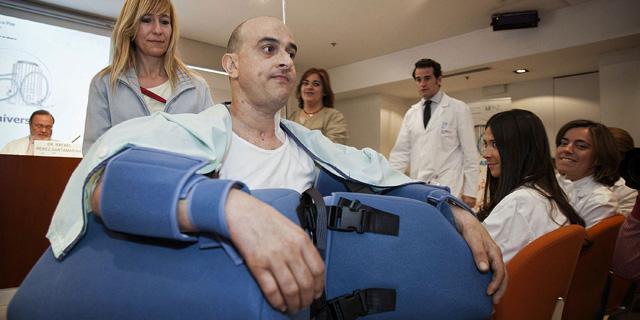 Cirujanos españoles realizan con éxito en La Paz el segundo trasplante de brazos de España