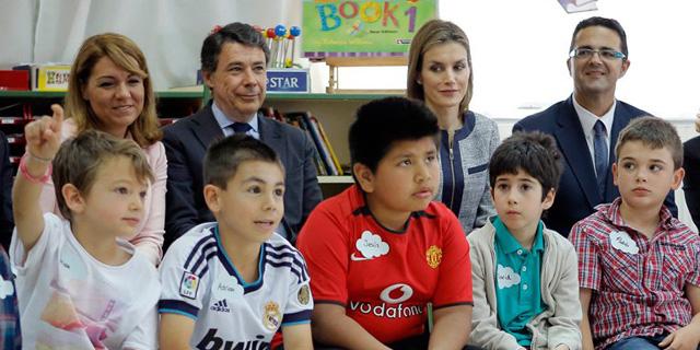 Doña Letizia anima a los escolares madrileños a conocer las enfermedades raras