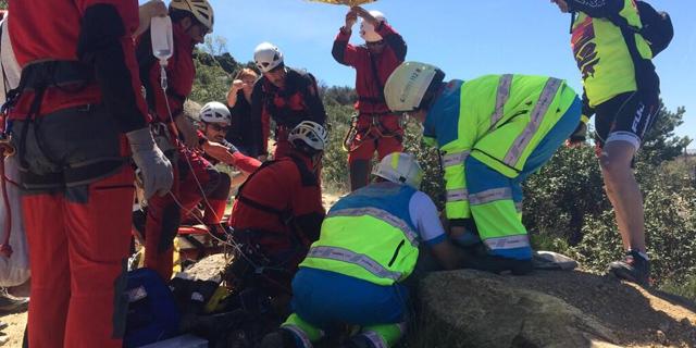 Rescatan a una mujer de 74 años tras romperse la cadera en el embalse de Navacerrada