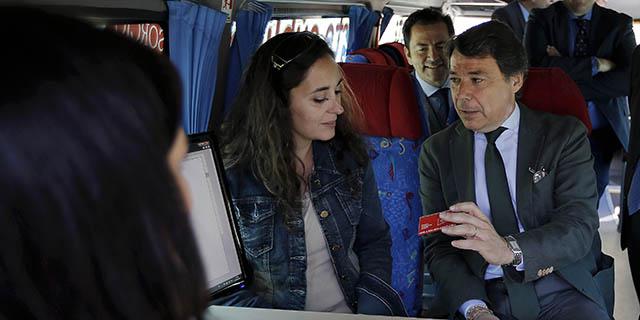 Un millón de madrileños ya tienen la tarjeta de transporte público sin contacto