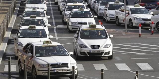 Los taxis de Madrid podrán llevar publicidad sin necesidad de autorización previa ni tasa