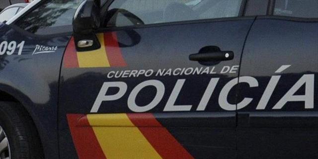 Dos detenidos por agredir con una navaja y botellas a un hombre en Madrid para robarle