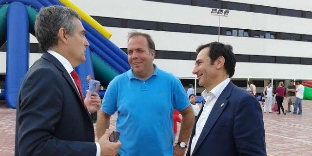 El concejal del distrito de Hortaleza visita el colegio CEU San Pablo de Sanchinarro