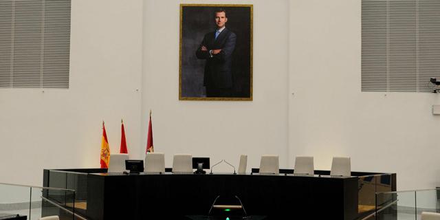 Felipe VI ya preside el Salón de Plenos del Palacio de Cibeles