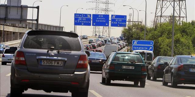 Los madrileños, divididos ante la restricción del tráfico para limitar la contaminación