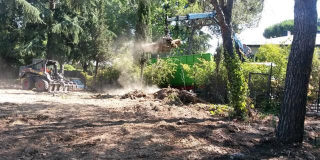 Comienza el desbroce en los solares peligrosos de Hortaleza